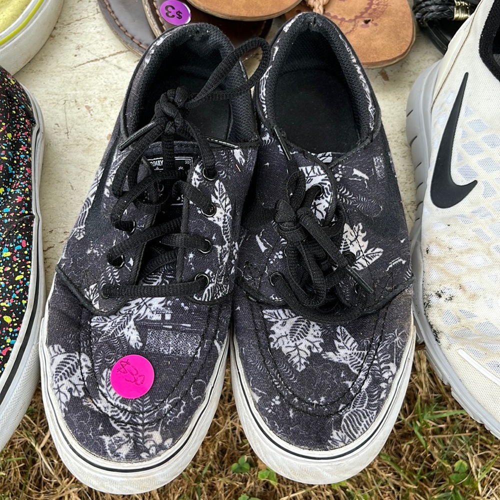 Lightly used Nike jankowskis size 6 women’s